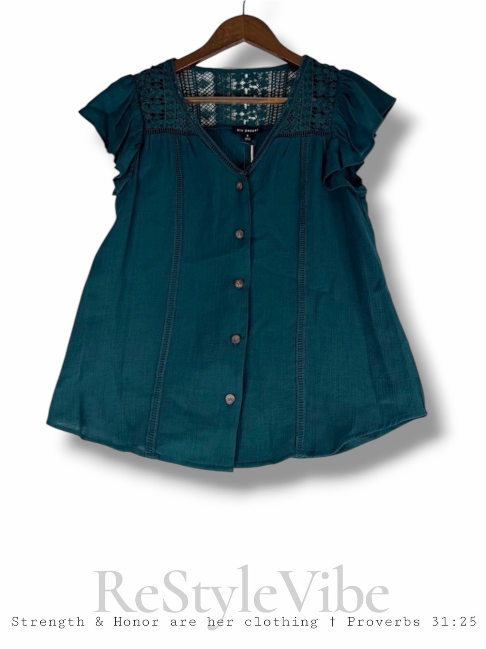 BLU PEPPER Women’s Size S Top Shirt Blouse NWT Lace Button Front V Neckline NEW